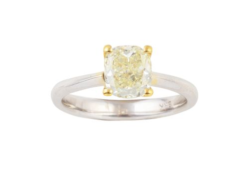 Sortija con brillante fancy yellow talla cojín de 1,85 ct c