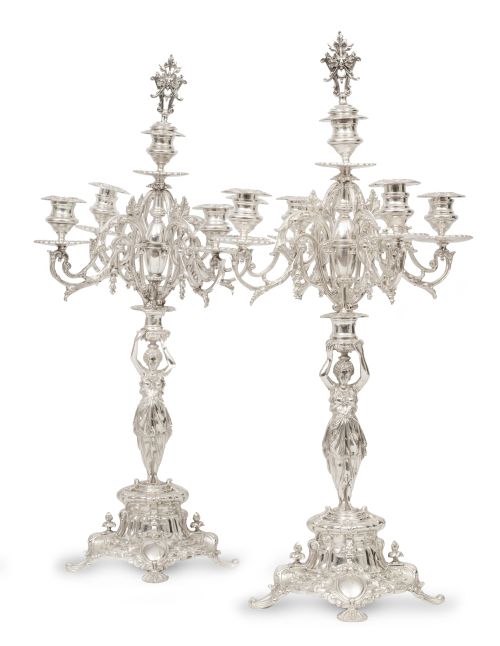 Pareja de candelabros de plata de cinco brazos de luz, ley 