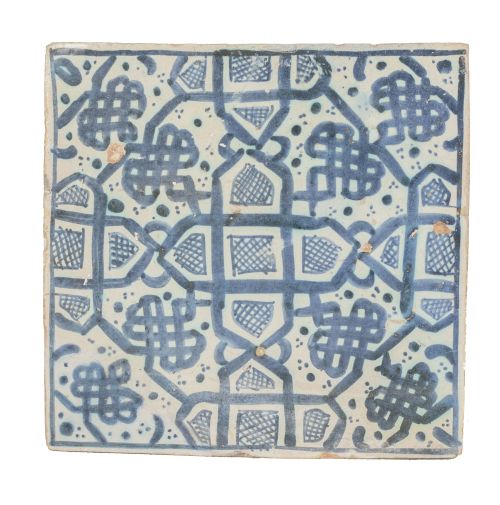 Azulejo gótico de cerámica esmaltada en azul y blanco con t