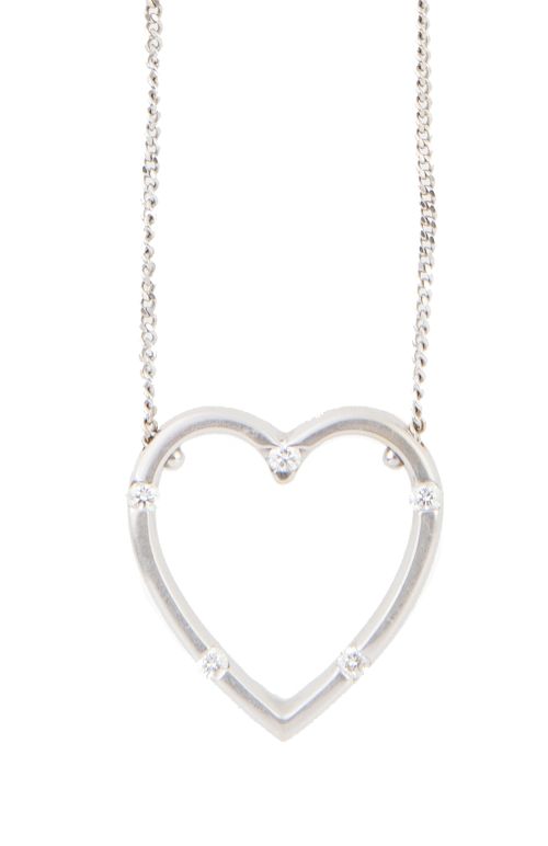 Collar con colgante de corazón con cinco brillantes