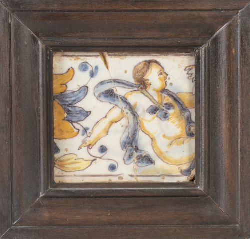 Azulejo de cerámica esmaltada con putti.Triana, S. XVIII.