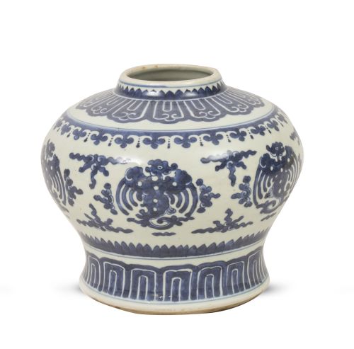 Jarrón de porcelana esmaltada en azul y blanco siguiendo mo