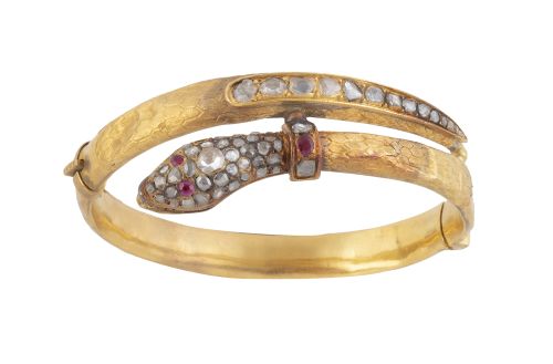 Brazalete rígido c. 1830 en diseño de serpiente, con cabeza