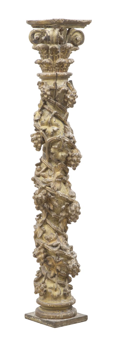 Columna salomónica con decoración de pámpanos y capitel de 