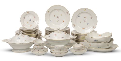 Vajilla de porcelana esmaltada con decoración floral y filo